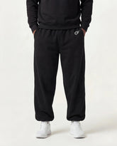 Men's oversized heavyweight joggers in black, featuring a relaxed fit and side pockets for comfort.
