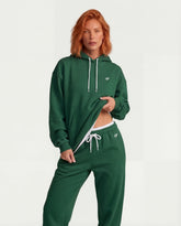 Front view: Heavyweight Oversized Hoodie forest green streetwear fit